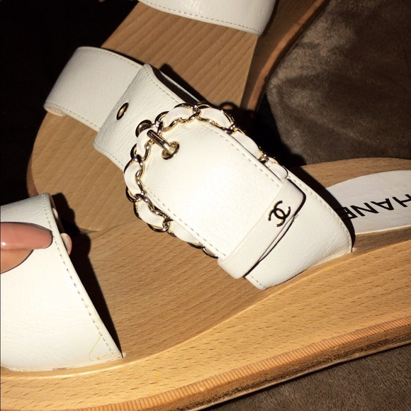 🌺Sold✨Chanel  Gold Woven Sandal Mules - Picture 3 of 8